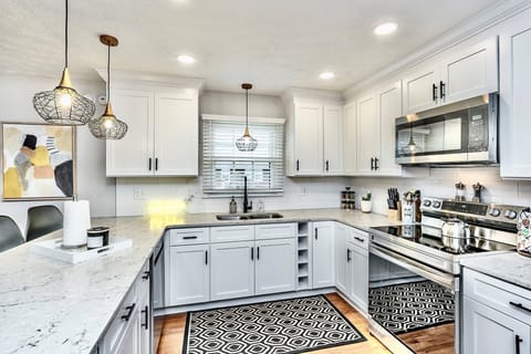 Cooking & dishware, utensils, cups/glasses, Keurig, toaster and more provided