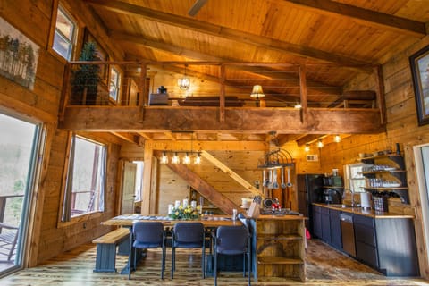 Skyview's Loft, Kitchen and Dining area
