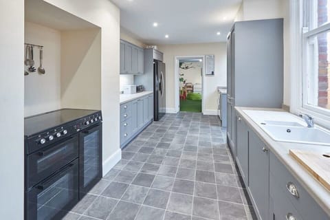 The Townhouse @ Scarborough - Host & Stay