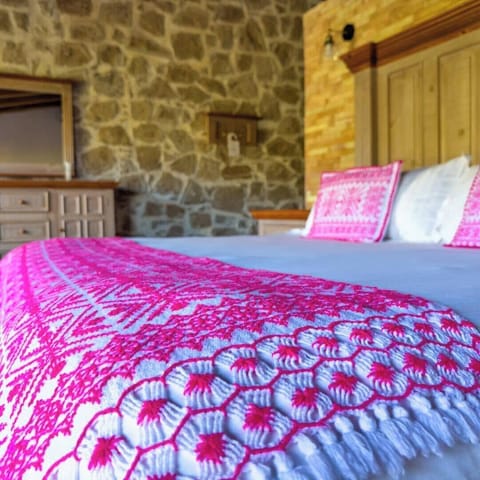 Studio Suite | Premium bedding, down comforters, desk, laptop workspace