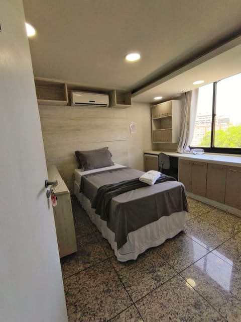 Quarto 04 | Premium bedding, blackout drapes, iron/ironing board, free WiFi