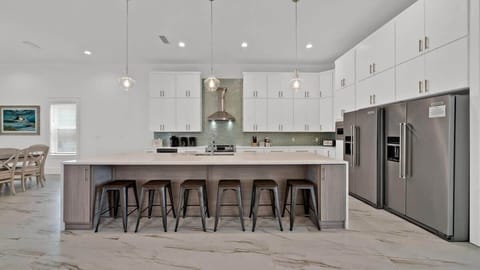 Beautiful Gourmet Kitchen 