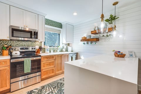 Kitchen | Stove/Oven