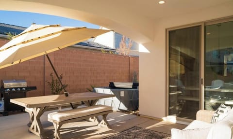 House, 5 Bedrooms | Outdoor dining
