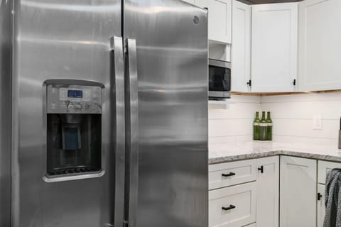 Enjoy the ease of fresh cold water and ice from the fridge