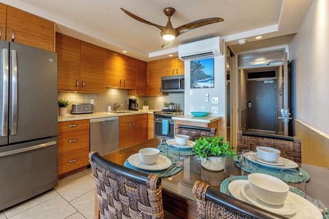 Fully equipped kitchen to cook with Aloha!