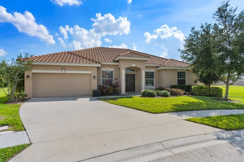 Front of S&L Vacation Station.  Single story.  4 bedrooms, 3 bathrooms, pool.