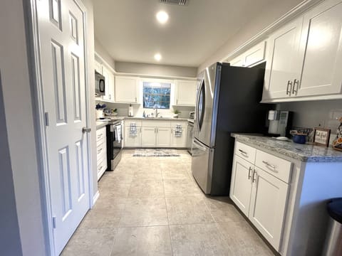 Kitchen is fully stocked with all kitchen basic needs. 