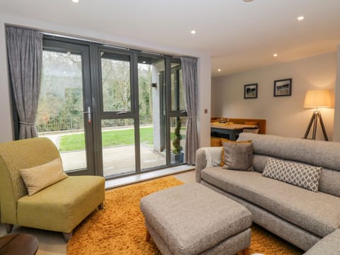 Cottage | Living area | TV