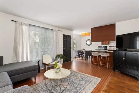 Del Mar monthly rental with updated furnishings