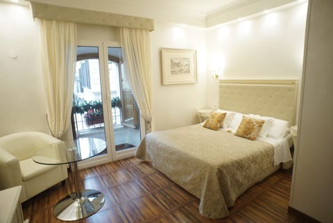 Free minibar items, in-room safe, desk, soundproofing