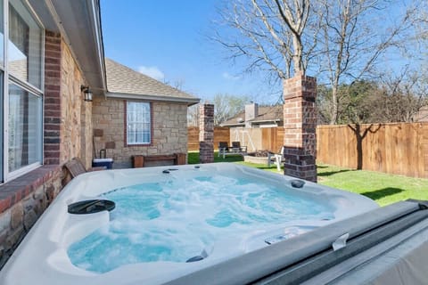 Private 7 Person Hot Tub