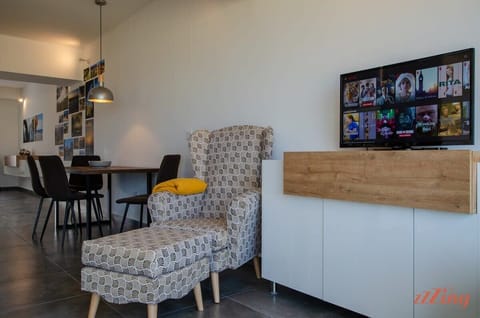 TV Equipped with Netflix - Log your own account!
