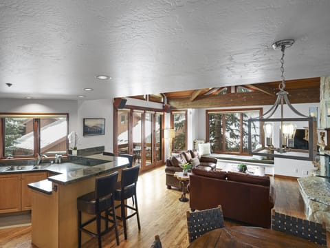 Kitchen & Bar (seats 4)