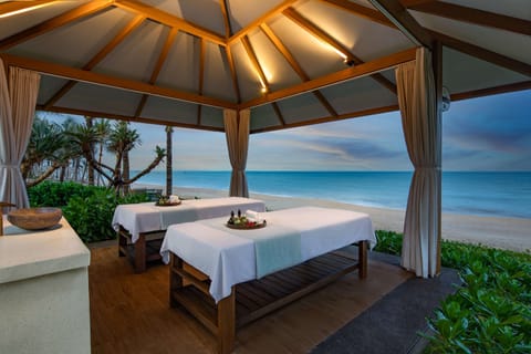 Hot tub, body treatments, body scrubs, facials