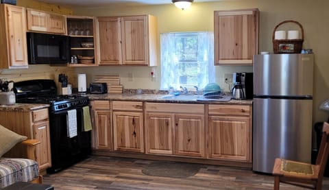 Full kitchen has everything but groceries!