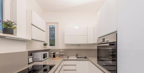 Suite Michelangelo 2 ( Via Boccaccio 27 ) | Private kitchen | Fridge, microwave, espresso maker, coffee/tea maker