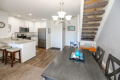 Two additional spots at the bar for quick bites