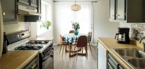 You won't have any issues cooking a great meal here with our gas stove, and all the cooking amenities like pots, pans, casserole dishes, etc.  Coffee & Tea are free amenities for all of our guests. We even have an air fryer for your use.