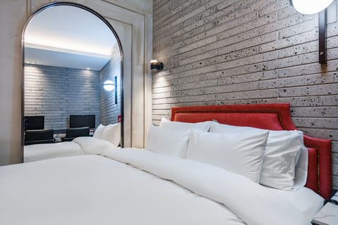 Premier 2 PC & Plus (Styler) | Premium bedding, down comforters, free WiFi, bed sheets