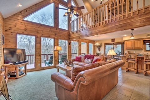 Golden Vacation Rental | 2BR | 2BA | Step-Free Entry | 2,142 Sq Ft