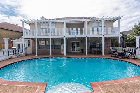 Cover patio, balcony, grill, swimming pool