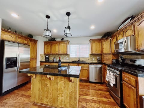 Fully stocked kitchen has all your cooking essentials and appliances. 