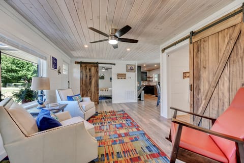 Bright and open front room.