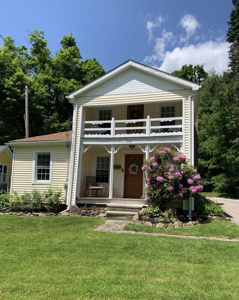 The Charming Thistle House will give you the perfect respite for your stay!