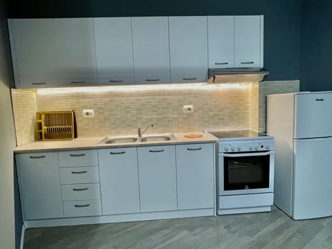 Comfort Apartment | Private kitchen | Full-size fridge, oven, stovetop, dishwasher