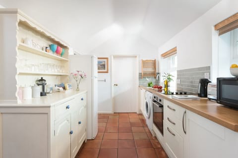 Kitchen with fridge freezer, microwave, kettle and toaster - Laity Vean Hideaway