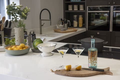 Work surface to prepare dinner - Chy An Eglos