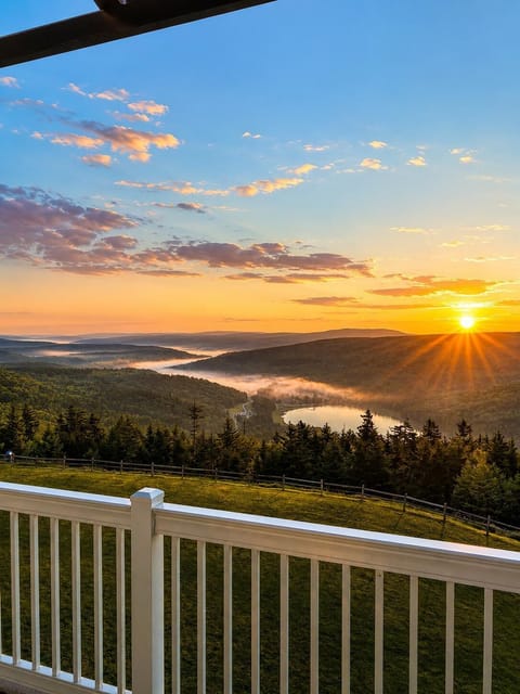 Rise Above It All at Mountain Lodge 376!  This inviting retreat offers unforgettable mountain and sparkling lake views.
