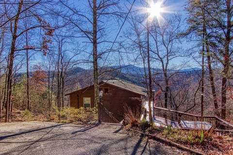 Epic Mountain Views and semi secluded
