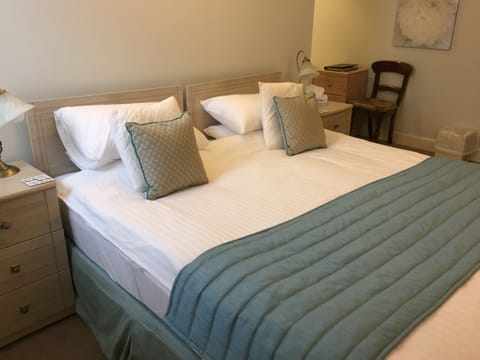 Standard Double or Twin Room, Ensuite, Mountain View | Egyptian cotton sheets, premium bedding, pillowtop beds, blackout drapes