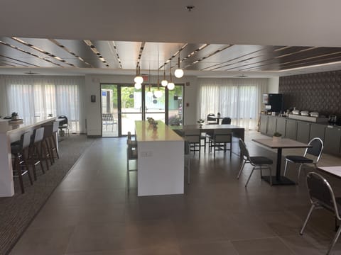 Free daily buffet breakfast