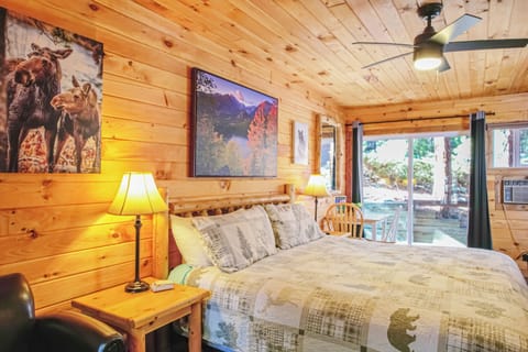 Deluxe Room, 1 King Bed, Fireplace, Courtyard View | Desk, free WiFi, bed sheets