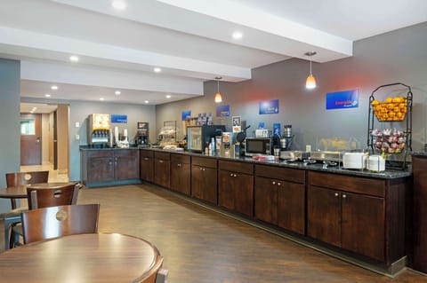 Free daily continental breakfast