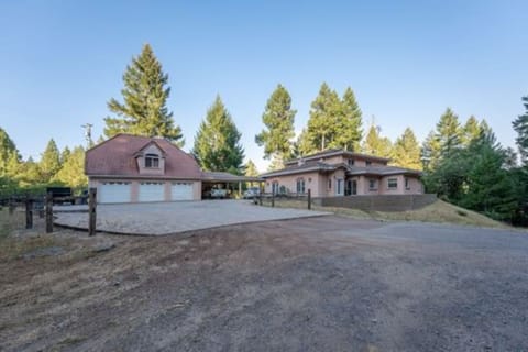 Apartment and the Redwood Glen Castle vacation rental. 