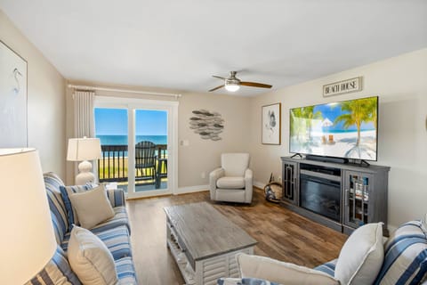 Relax in the spacious Living Area with ocean views!