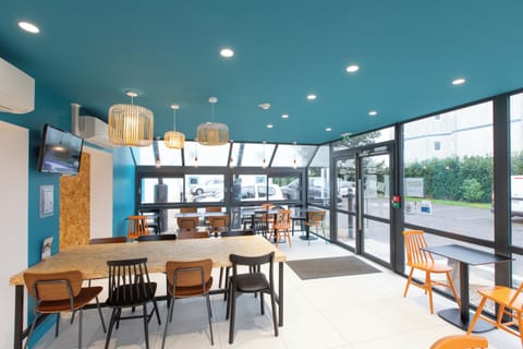 Daily buffet breakfast (EUR 9.90 per person)