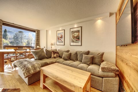 Living space in Apt Scott Chamonix Homes ski holiday apartment for 8 people with garage and view of Mont Blanc
