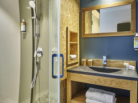 Premium bedding, soundproofing, free WiFi, bed sheets