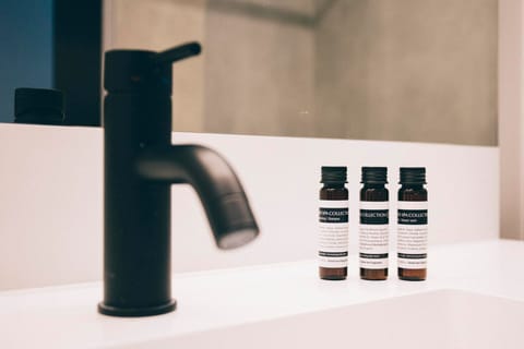 Comfort Double Room | Bathroom | Hair dryer, towels, soap, shampoo