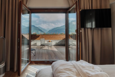 Junior Double or Twin Room, Balcony, Mountain View | Hypo-allergenic bedding, in-room safe, individually decorated