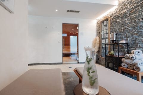 Sauna, steam room, Turkish bath, body treatments, hot stone massages