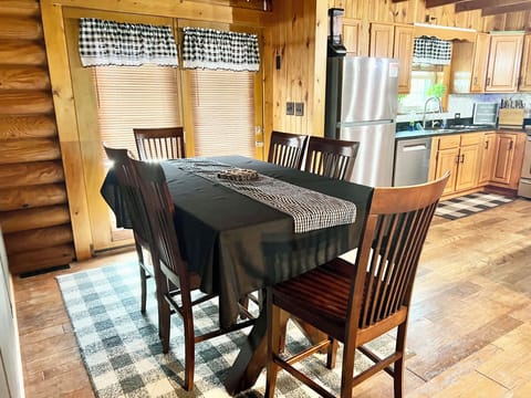 Seating for 6 at the dining room table. Seating for 4 at the counter.