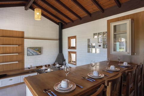 Premium Studio, Lanai | Private kitchen | Full-size fridge, microwave, oven, toaster