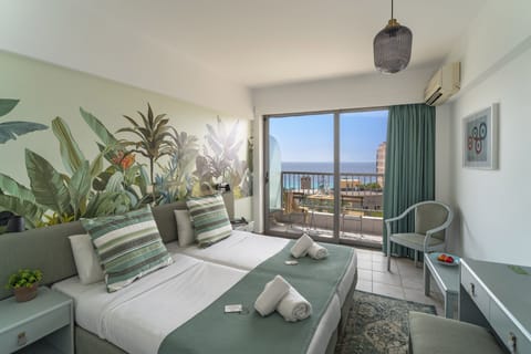 Double Room, Sea View | Desk, laptop workspace, free WiFi, bed sheets
