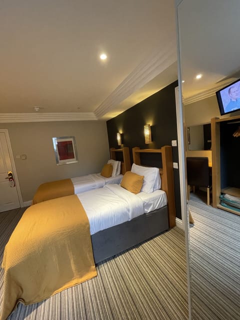 Standard Twin Room | Desk, iron/ironing board, free WiFi, bed sheets